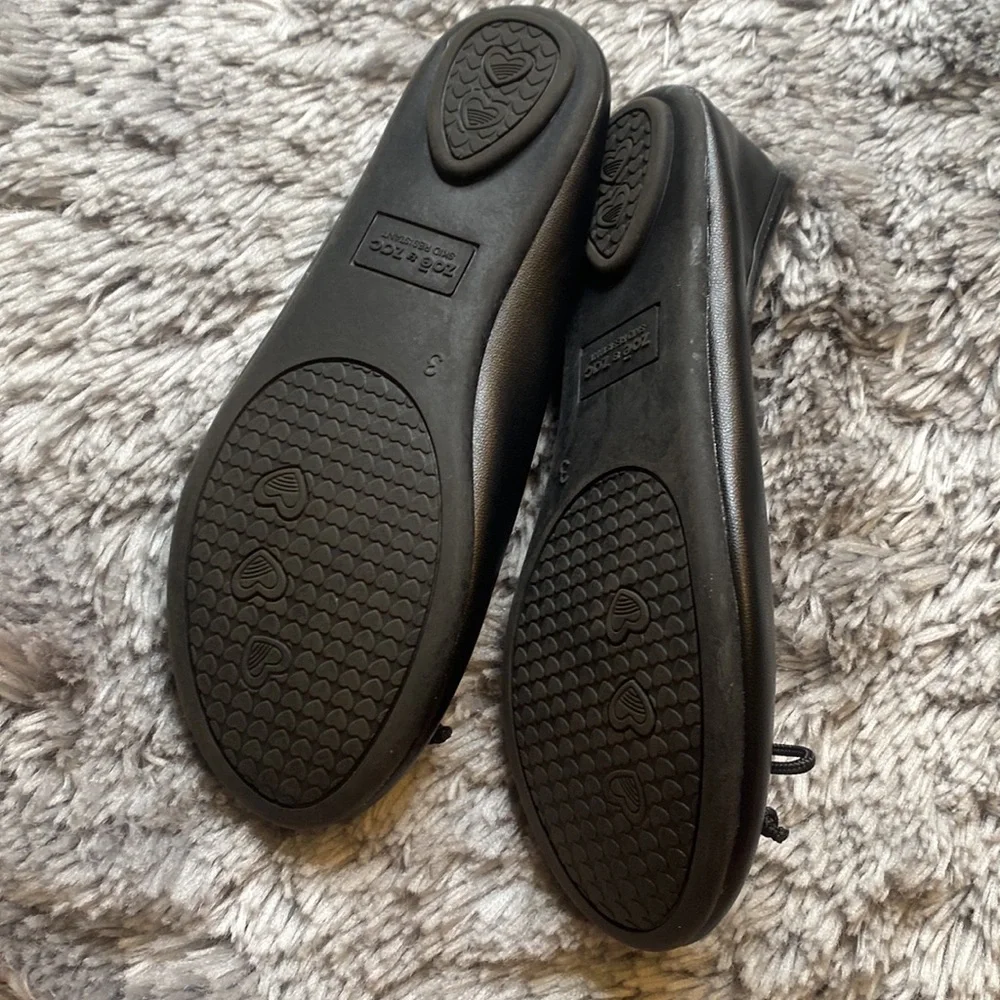 Zoe & Zac Black Ballerina Slip On Flats Girl’s Size 3 Excellent Condition